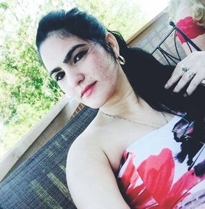 Meet your Posher, Loraine lorena